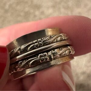 Elegant Silver Tone Spinner Women's Ring